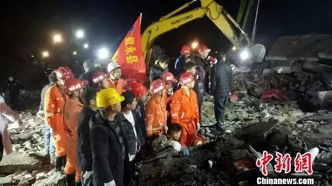 合肥车爆炸着火,合肥面包车爆炸