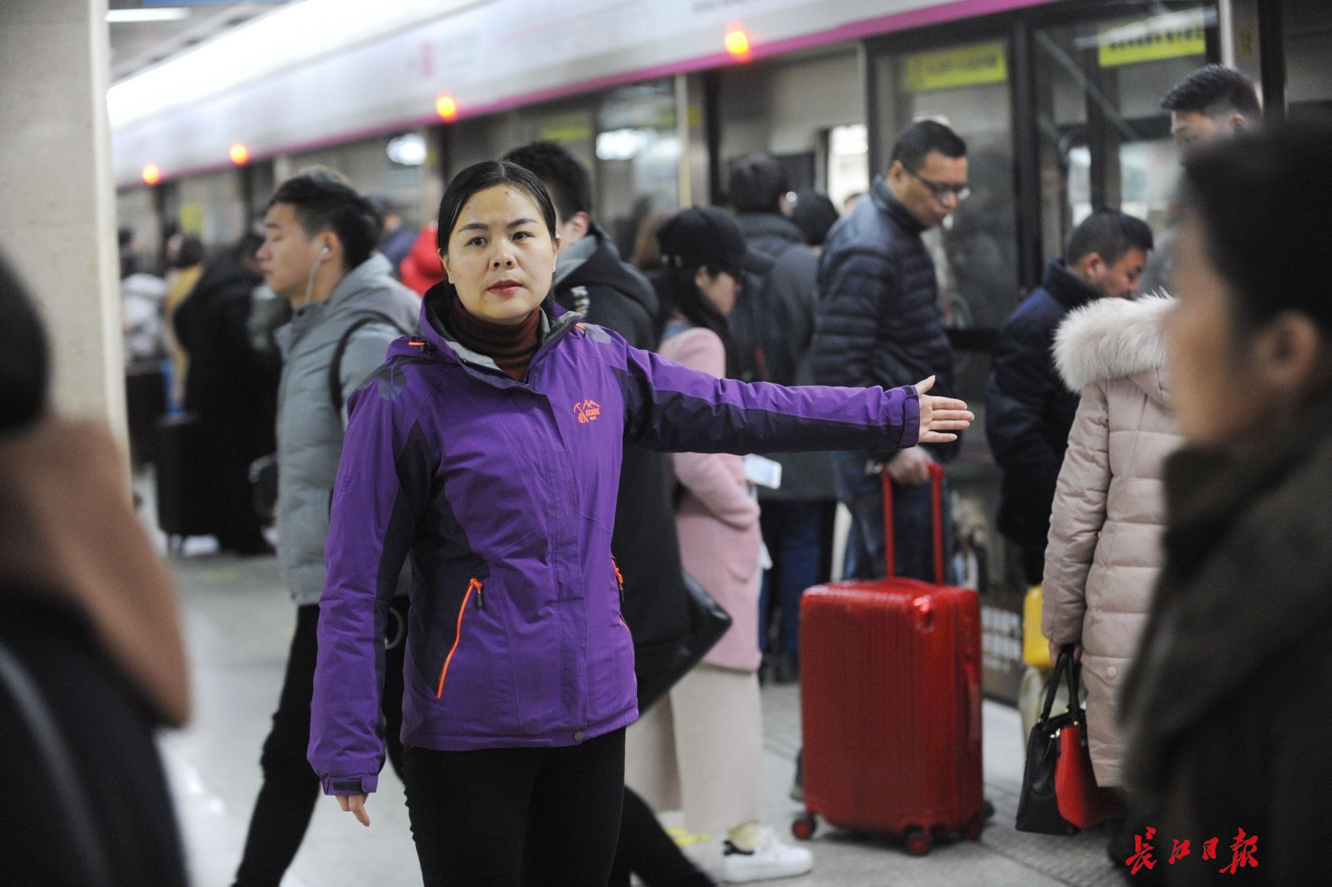 这场公交人和地铁人的“文明赶超”你站谁