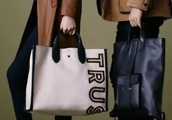 代购的冬天来了，新电商法即将实施；加拿大鹅内地首家店暂缓开业logo被遮；刘雯跌出全球收入最高前十名模