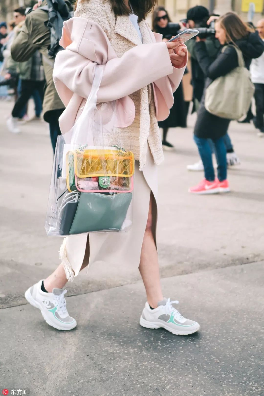 长大衣运动鞋,每次穿长大衣身高不够高跟鞋来凑