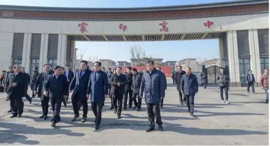 许家印拿16亿反哺家乡,许家印吃忆苦思甜饭视频