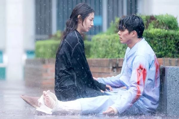 玄彬跨美妆届！“挂彩腮红”好美