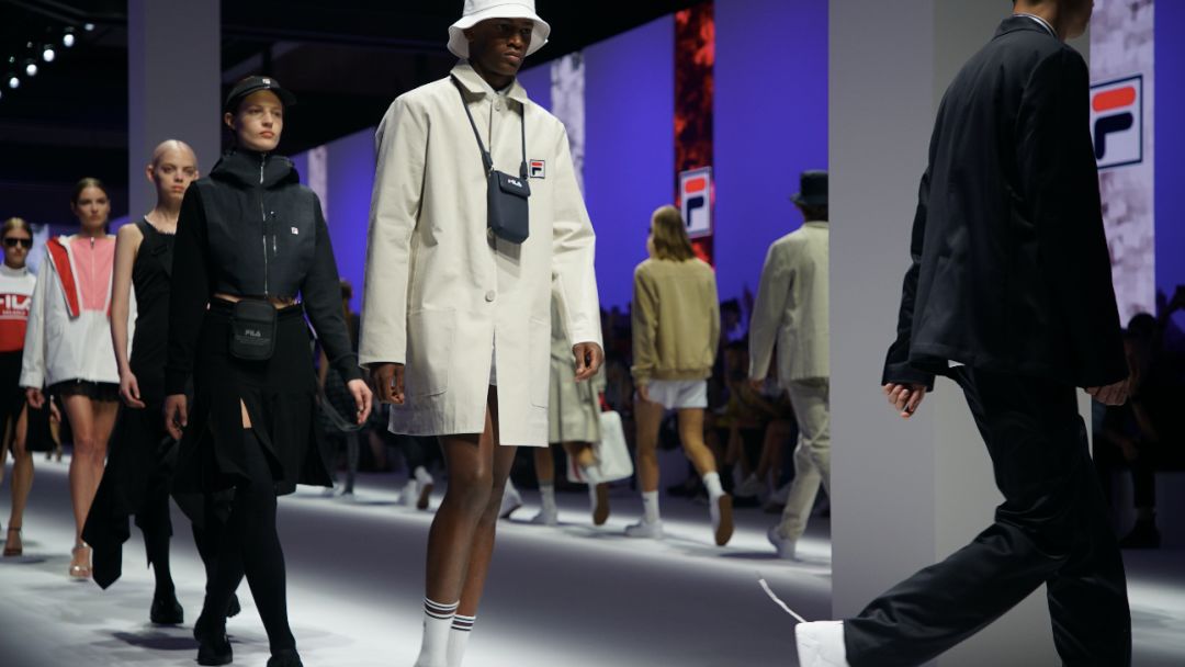 fila运动衣怎么搭配,fila高级时装