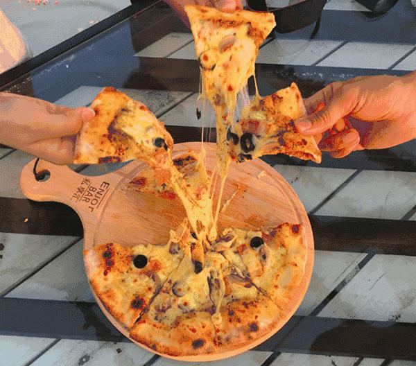 吃比萨为什么会恶心,吃披萨上瘾了