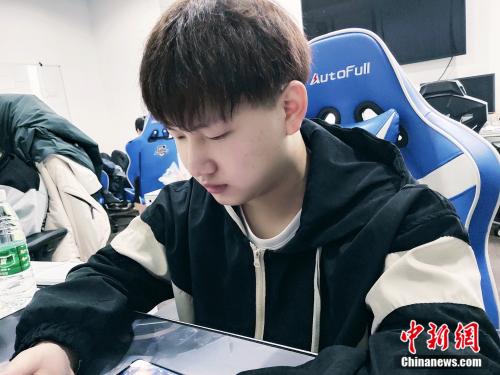 电竞选手or网瘾少年,电竞人生游戏