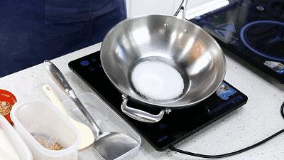 澄海老兄发现妻子没事总爱往这个小区跑，没想到是去干这个……