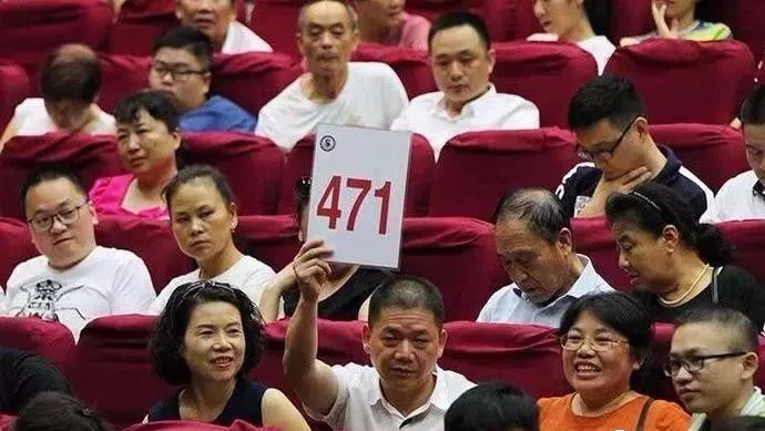 打工仔9万元收藏一张经文书法，专家认为不值，5年后卖了1.3亿