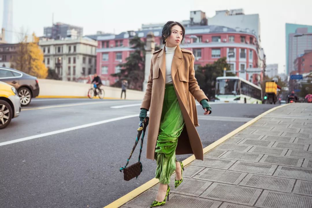 今年流行啥颜色搭配,最近流行的颜色搭配