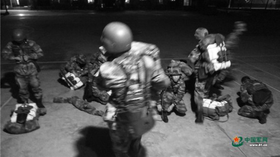 军旅微影像,军旅感人催人泪下的战友情视频