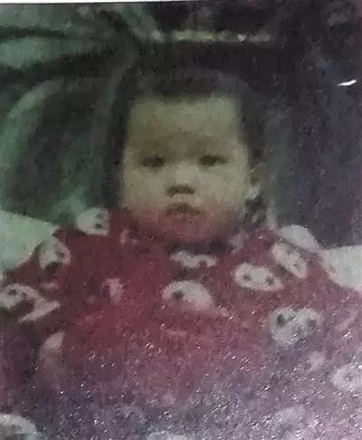 死刑！入室抢孩子的人贩子判了！这个嫌犯仍在逃……