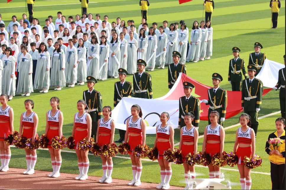 蒙自这里汇聚上千人，放飞上百只鸽子，是发生了什么大事……