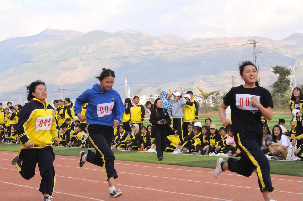 蒙自这里汇聚上千人，放飞上百只鸽子，是发生了什么大事……