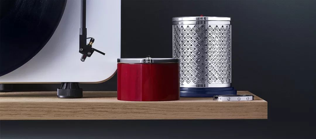 住范思哲酒店,用着CARTIER家居,吃着CHANEL甜品,奢侈品牌:你的玛丽苏生活已被我们承包~