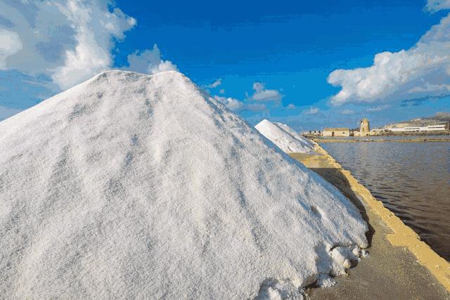 一张报纸暴露真实事件,一张红纸引发的血案