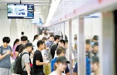 石家庄人，2019年第一个工作日，15个好消息等着你；女子被撞命悬一线！肇事司机竟将她拖进车内，还按住头不让呼救？丨新闻早餐