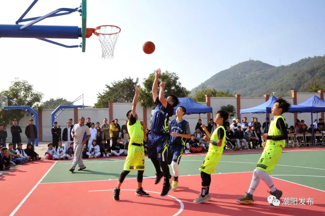 这一届校园篮球赛格外火爆,全国中学生篮球总决赛逆转