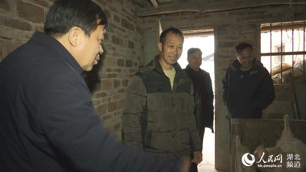 心系群众传递温暖关爱,心系群众解民忧危难之际显真情