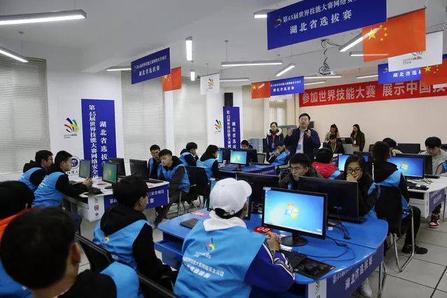 追梦！江汉大学女子足球队荣获时代楷模，武汉精神践行者（江大一周朋友圈）