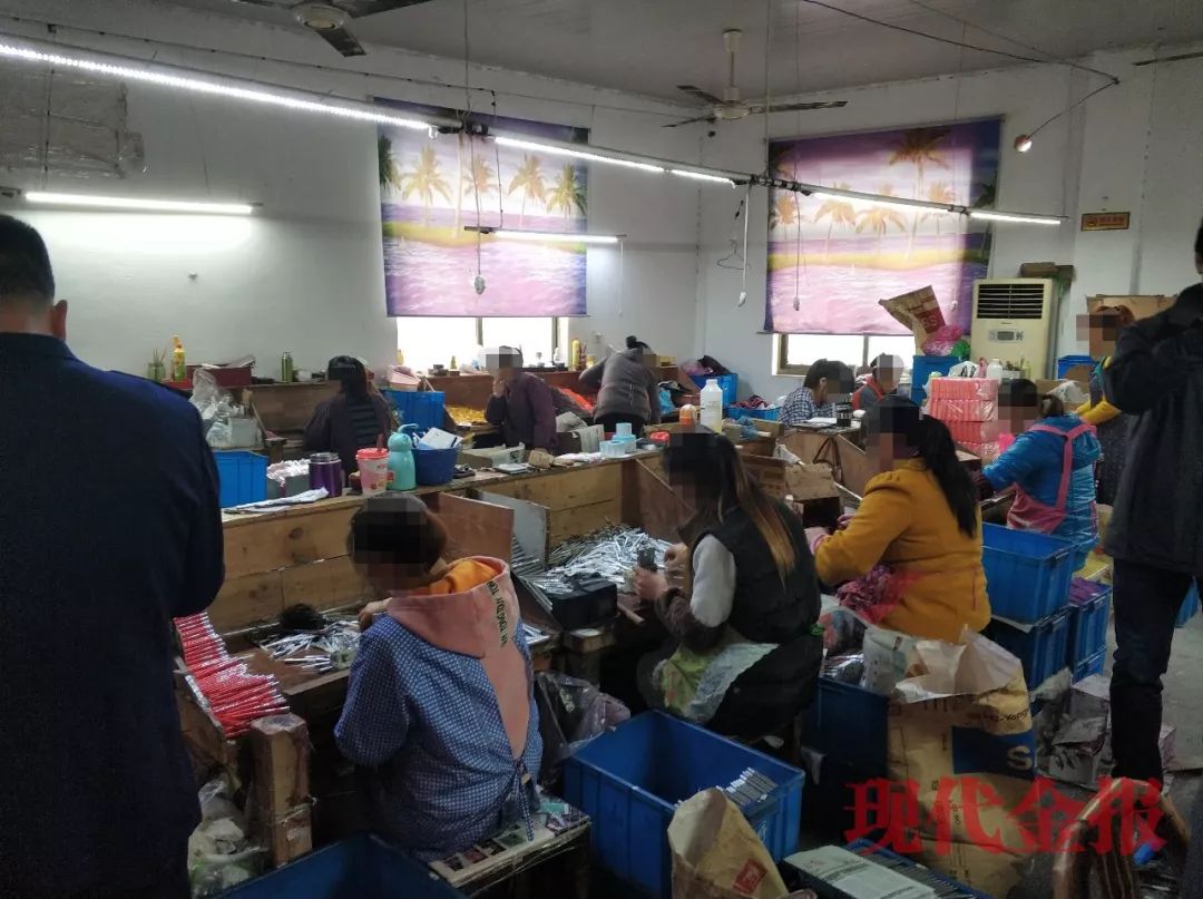 一块钱眼线笔真的假的,一元眼线笔生产过程图片