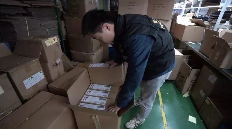 花2000块买的戴森吹风机成本120！假货和真货一比，发现……