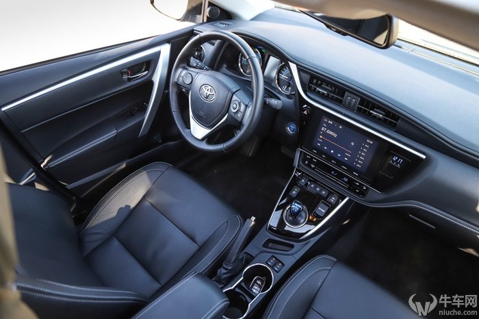 最新款卡罗拉双擎精英版试驾,卡罗拉双擎低速省油还是高速省油