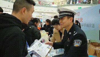 今天，北仑银泰城热闹了！