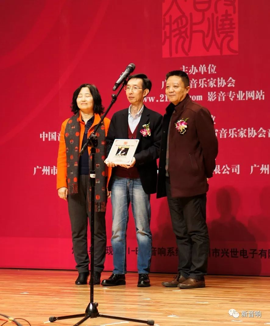 春华秋实谱写桃李华章,春华秋实谱新篇