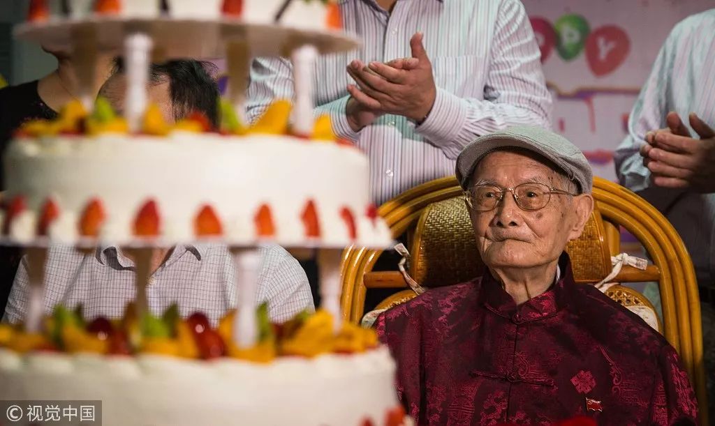 邓铁涛逝世:百岁老人,曾临危受命抗“非典”