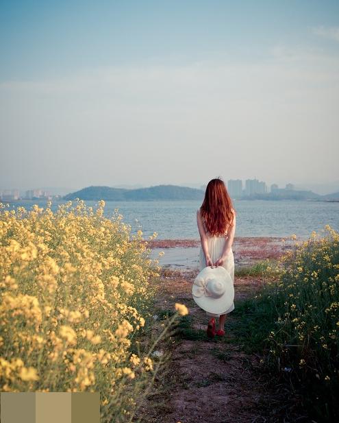 拍照油菜花技术技巧,手机拍摄油菜花人像摄影方法