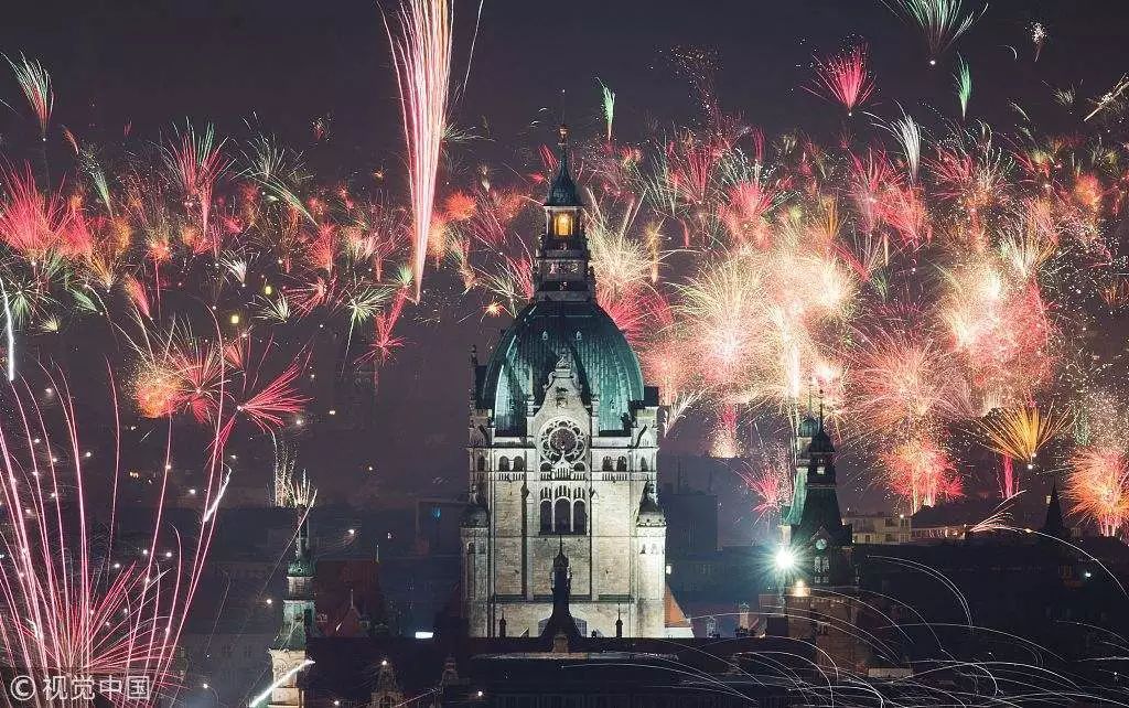 群发的新年快乐”也太没劲了吧，这个Zhū年的祝福就来点有面子的！
