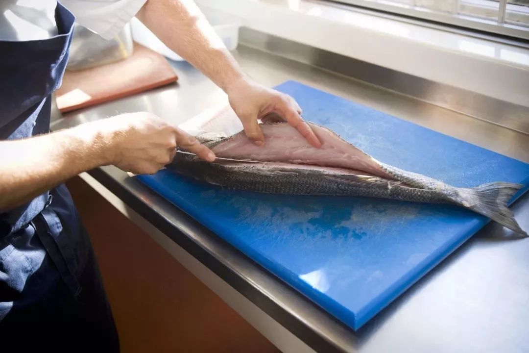 被扎一下就要去医院,被扎一下手就要去医院