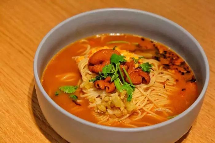 鍚冭揣闆疯揪鍚冨枬鐜╀箰,鍚冭揣闆疯揪