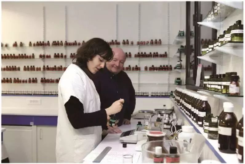 祖玛珑香水和圣罗兰哪个好,祖玛珑和圣罗兰香水哪个好点