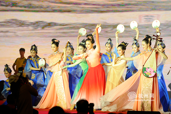 “盛世钱塘——2019杭州市文学艺术界迎春欢乐汇”在杭州隆重举行