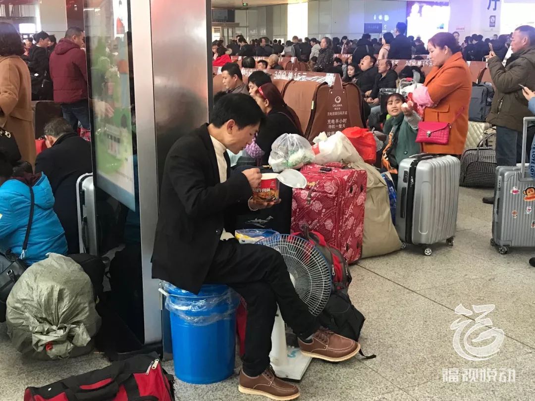 路途再拥堵也要回家过年,路途再遥远也要回家过年图片