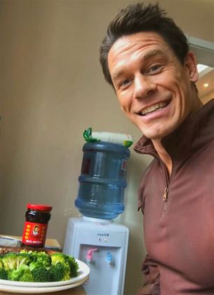 外国街头卖火爆的小吃,让外国人惊呆的中国小吃