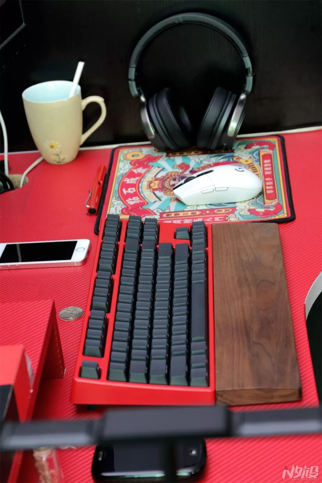 一千以内外设三件套,一千左右的全套外设