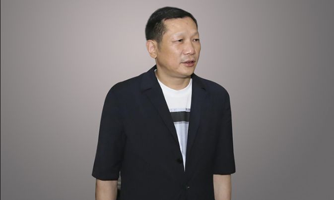 模仿海澜之家男生,模仿优衣库的店