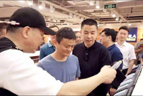 模仿海澜之家男生,模仿优衣库的店