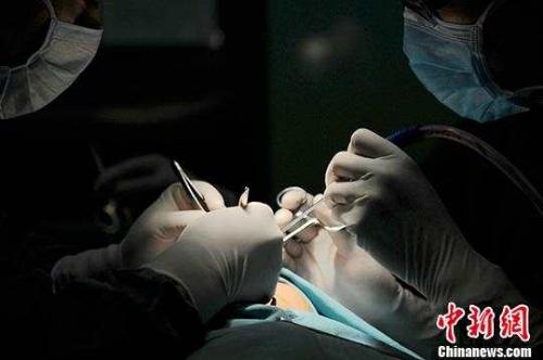 孩子想整容家长该同意吗,孩子想整容该怎么办