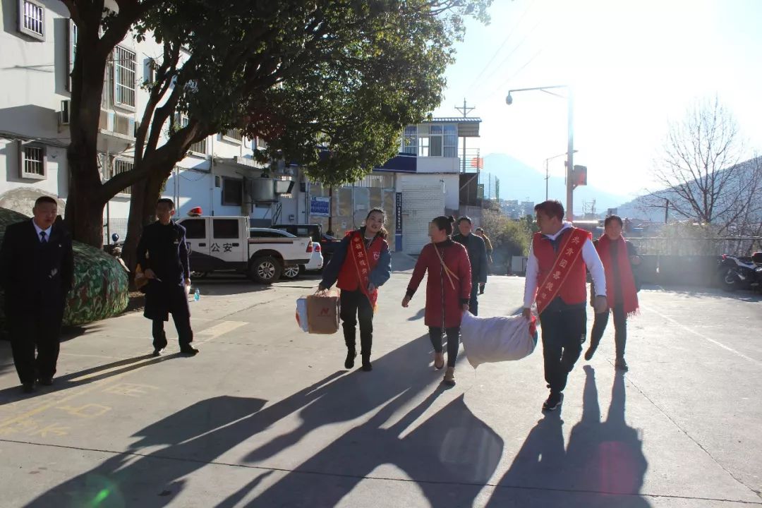 推荐｜团团的问候：你已经回家了吗？