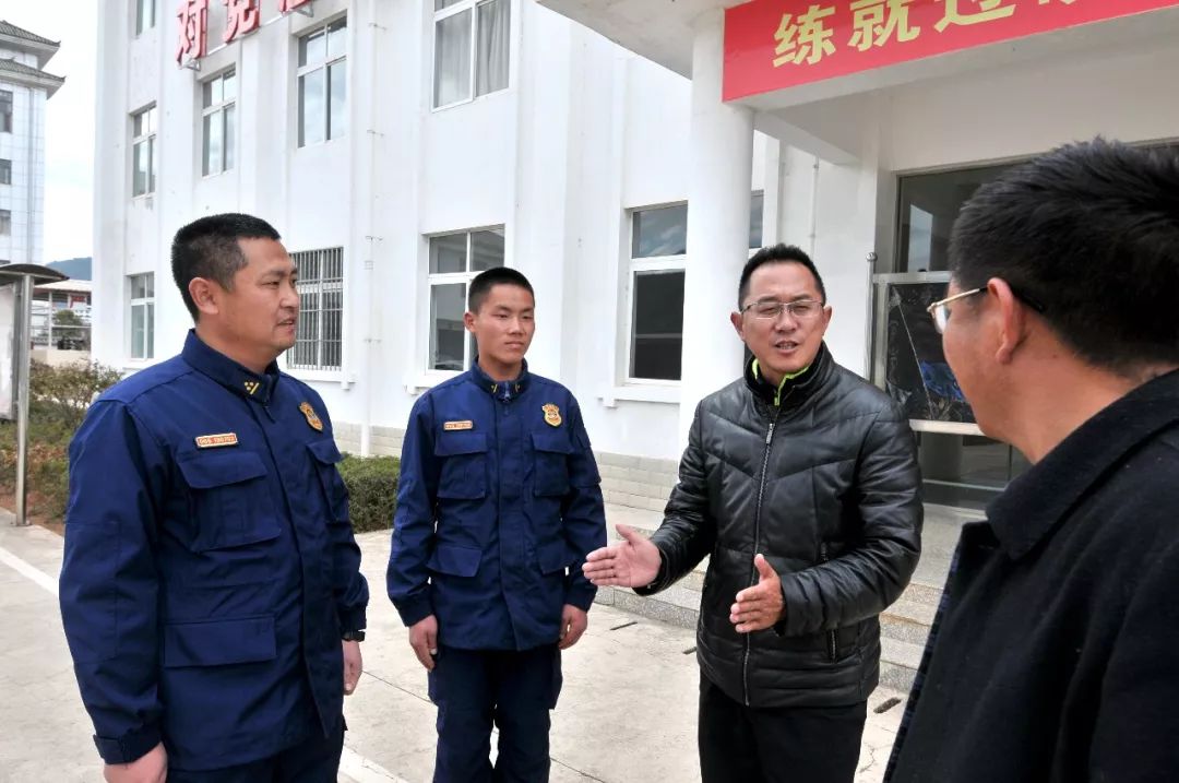 春节走访慰问贫困户简讯,春节慰问群众简讯