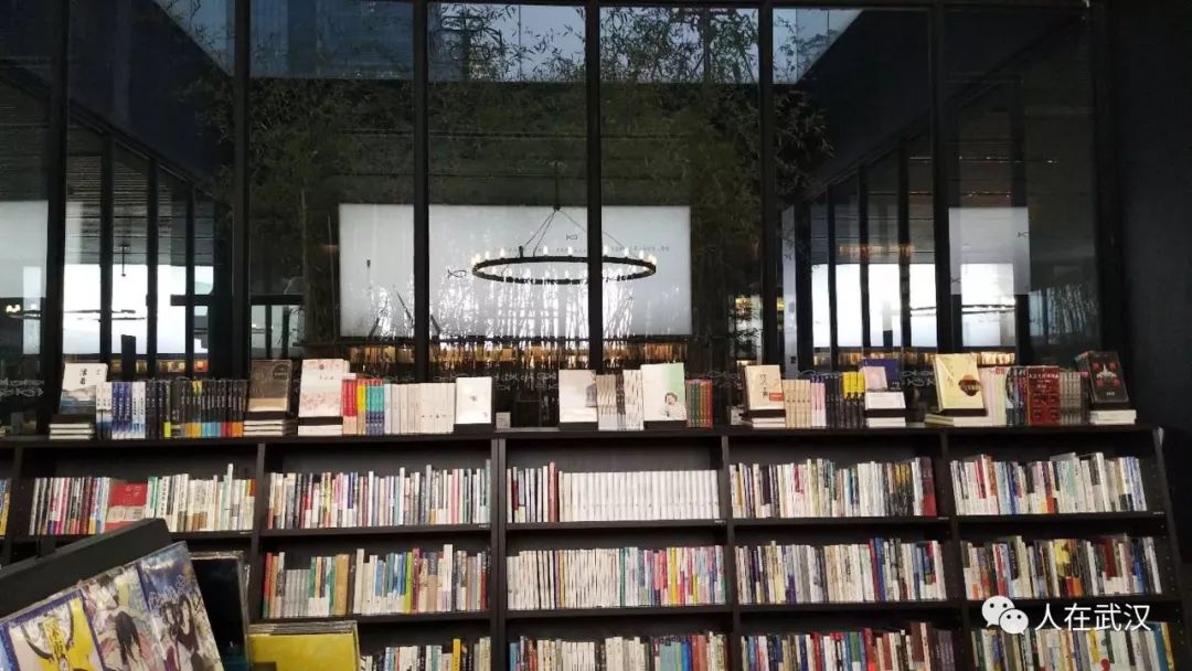 在汉阳人信汇遇见“最美书店”，一起伴着书香迎新年吧！