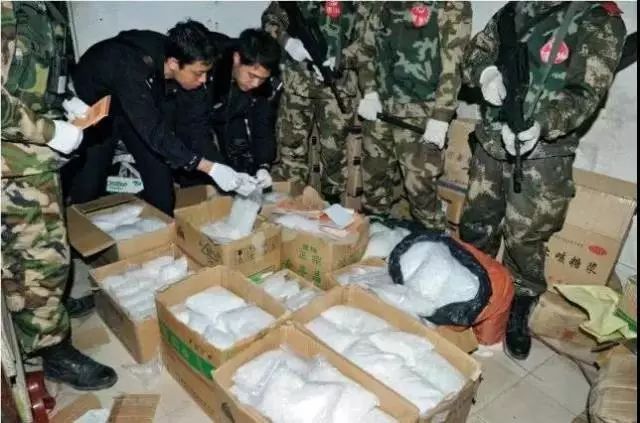 广东“*毒冰**教父”震撼内幕:4000警力*攻围**地下王国,全村1/3家庭制毒