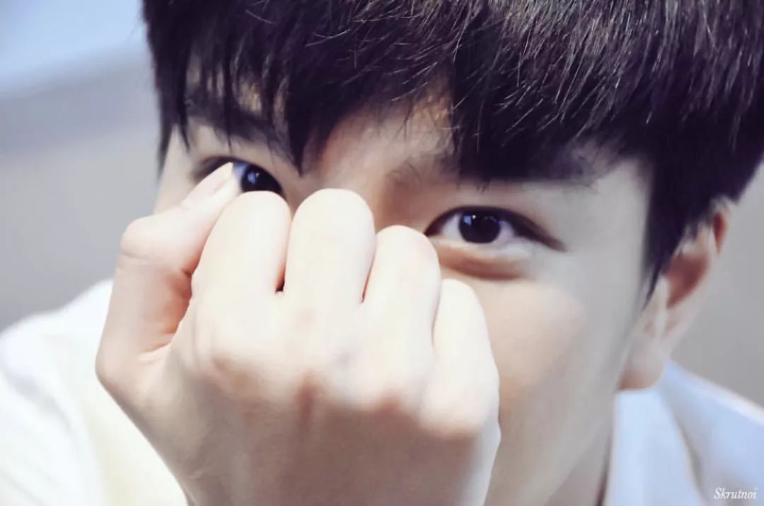 kris涓枃鍙戣█,kris绗竴娆¤繘鍩庡崠涓滆タ