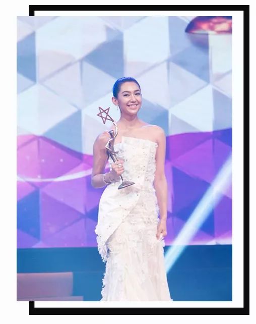 娉板浗濂冲閫嗚褰撲笂鏄庢槦,娉板浗鍏富閫嗚涔嬭矾