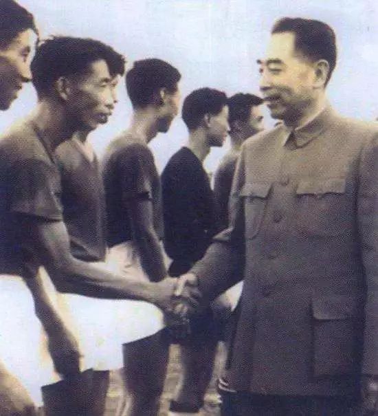 方纫秋场上位置,方纫秋上海足坛