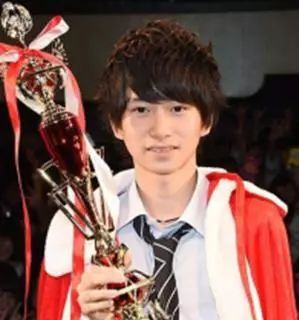 街访日本妹子为自己的颜值打分,日本街访颜值