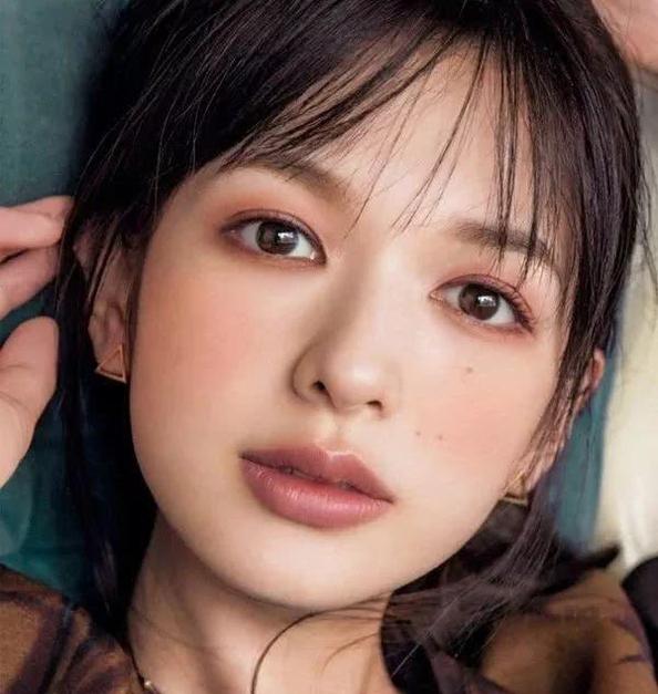 为什么化了妆像变了一个人,为什么化出来的妆老是浮粉