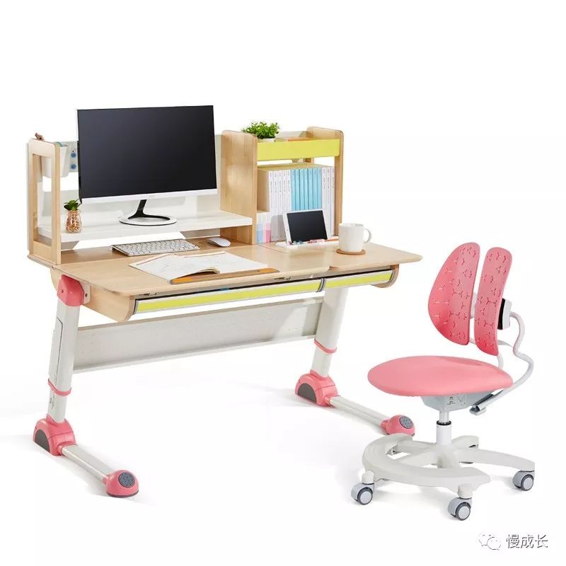 一年半了，还是喜欢这个得了最高设计奖的学习桌，陪伴孩子从3岁到18岁，开学季赠书包